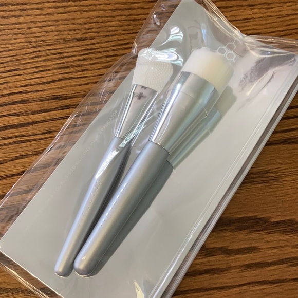 COSMEDIX Other - 🎉❤️HP❤️🎉Cosmedix Cleansing Brush/Mask Applicator